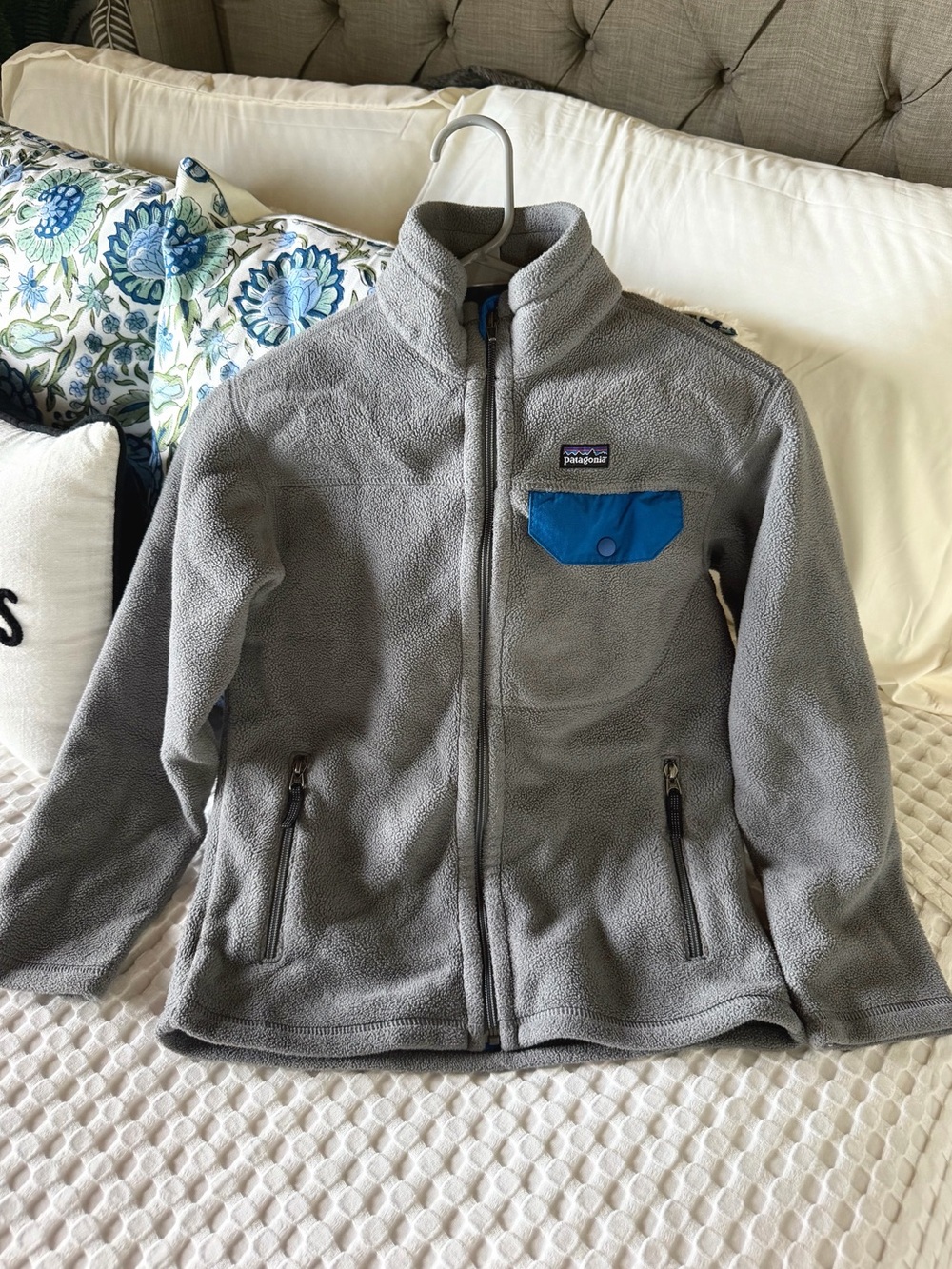 Patagonia Synchilla Kids Gray Fleece Full Zip Up Jacket with Blue Pocket Medium